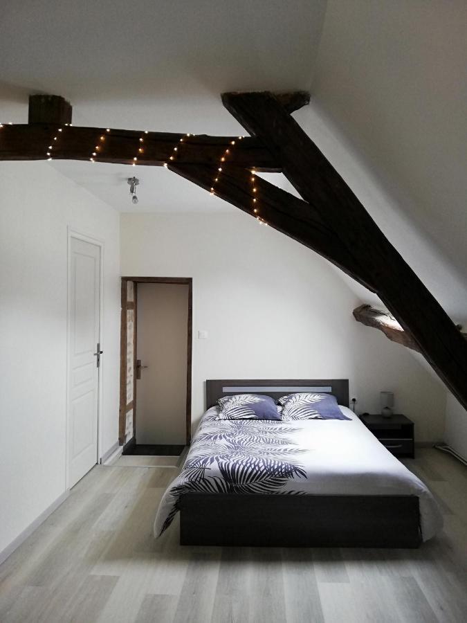 Appartement Au Pied Du Circuit De Magny-Cours Luaran gambar